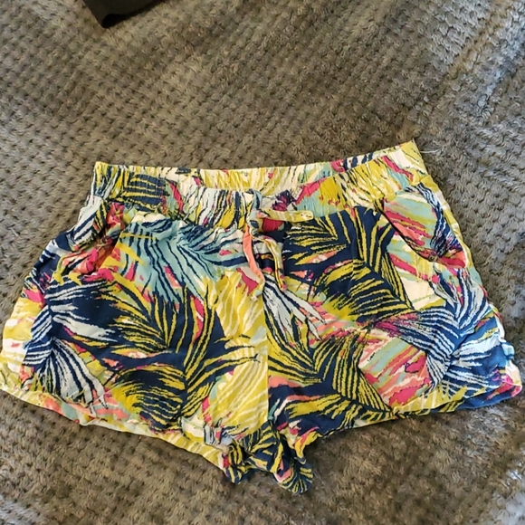 Shorts - Picture 2 of 3